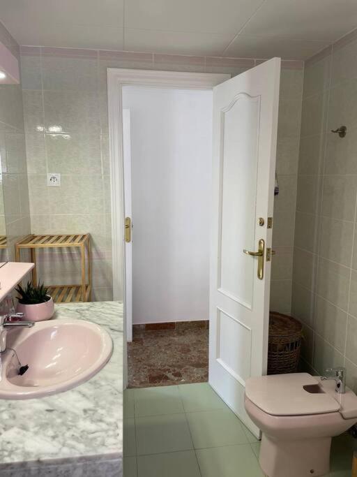 Cal Salmare Seafront Apartment With Rooftop Terrace And Pool Calafell Exteriör bild