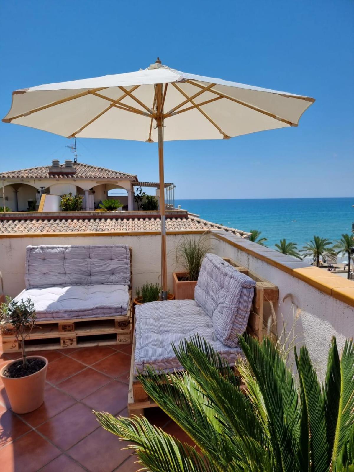 Cal Salmare Seafront Apartment With Rooftop Terrace And Pool Calafell Exteriör bild