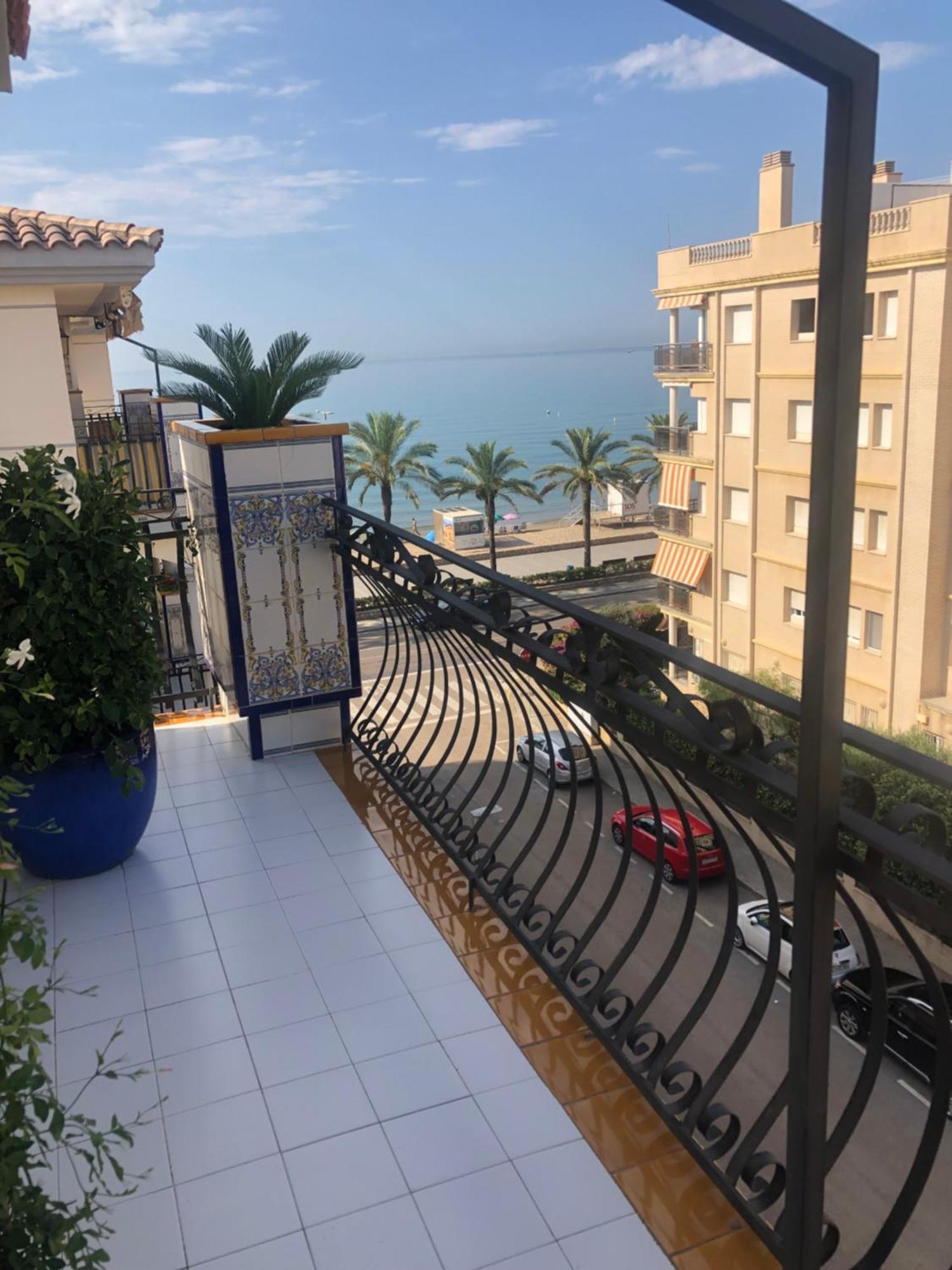Cal Salmare Seafront Apartment With Rooftop Terrace And Pool Calafell Exteriör bild