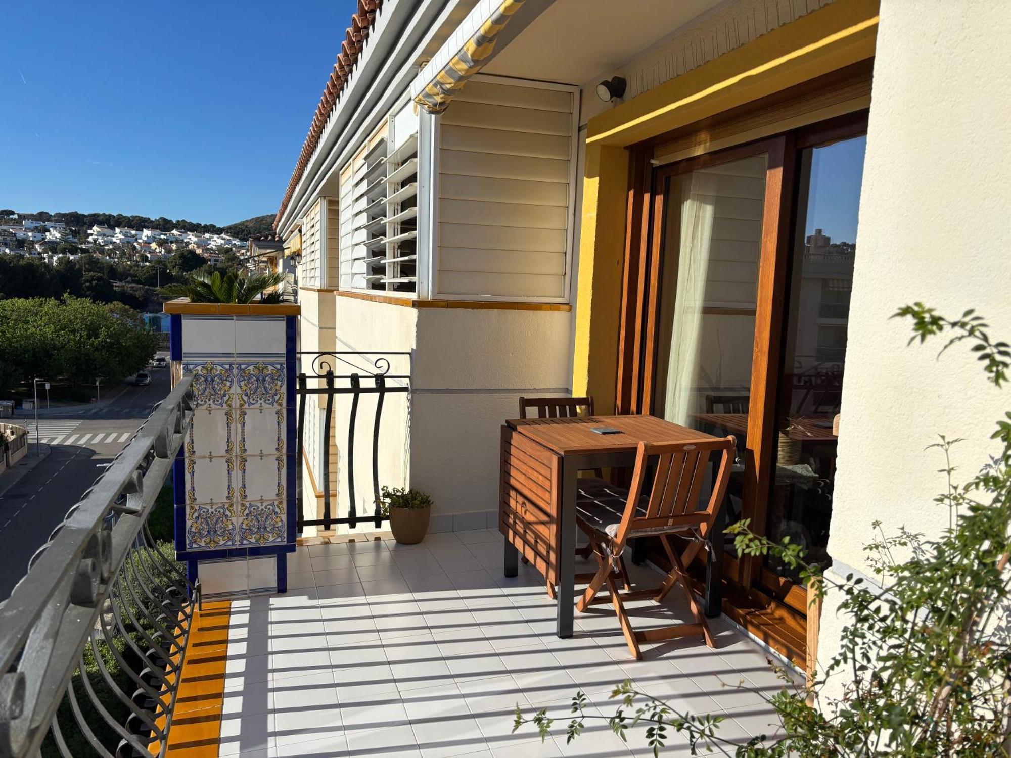Cal Salmare Seafront Apartment With Rooftop Terrace And Pool Calafell Exteriör bild